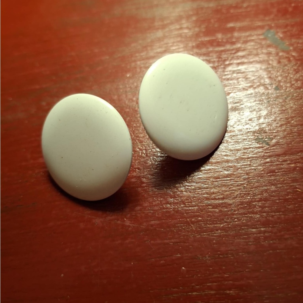 White Round Button Earrings - Simple Classic Style - Vintage 60s